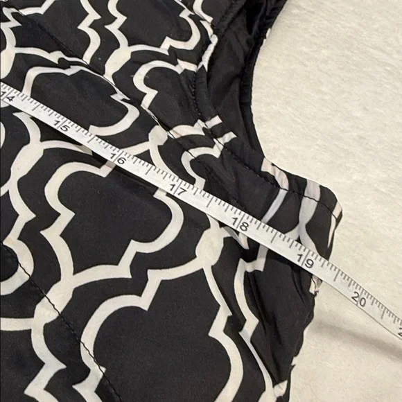 Lands' End Down filled Vest Black & White Geometric pattern zips up pockets SM - Picture 8 of 9